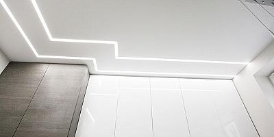 Натяжной потолок световые линии на кухню 10 кв.м