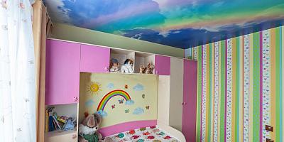 Натяжной потолок с фотопечатью в детскую комнату радужное небо 10 кв.м