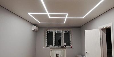 Потолок натяжной световые линии в спальню 11 кв.м
